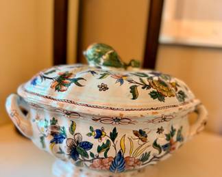 Lidded majolica soup tureen with handles