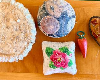 Sewing pin cushions