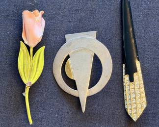 "Original by Robert" brooch (L)