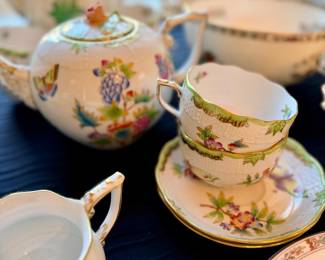 Herend "Queen Victoria" teapot, cream & sugar, teacups and breakfast plates