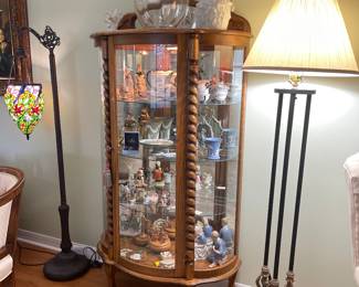 Curved Glass Oak Curio.
Locking. Lighted.