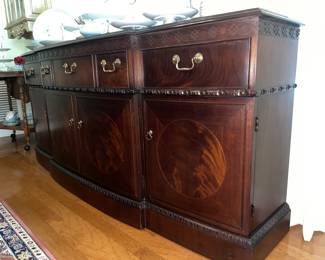 Gorgeous Vintage Server.
Solid Mahogany and Crotch Mahogany details. Brass handles.
3 top drawers and 3 lower cabinet.
