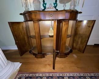 Elegant vintage cabinet with a Serpentine front.
3 drawers and 3 door, open cabinet space for lots of storage.