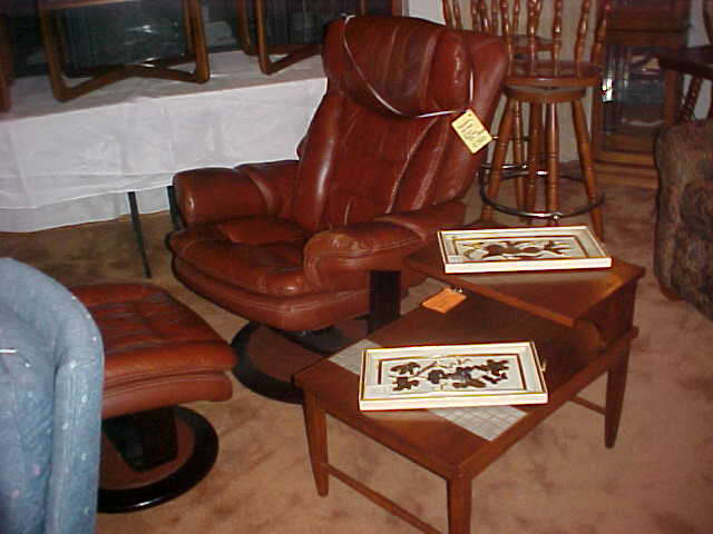 gorgeous saddlebag leather ergonomic chair with footrest, ahhh only $350. That's a vintage Lane stepped walnut end table next to to it.