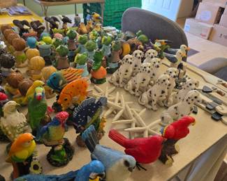 Figurines
