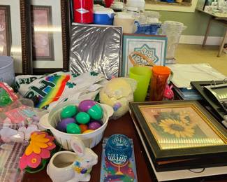 Holiday Decor & Picture Frames