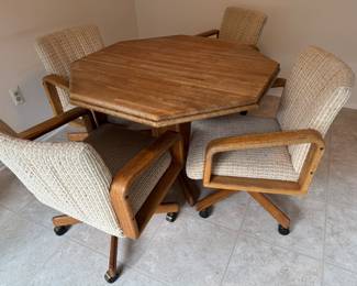Kitchen table - 4 chairs with casters