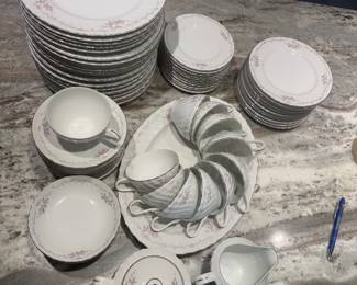 Set of China Genuine Porcelain - China  - -Gold Standard Japan