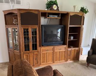 Wall unit - there are 2 corner end units, this photo only shows the far left one - the corners can be sold separately