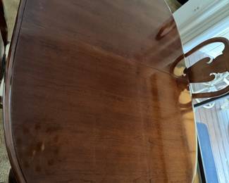 top of table in excellent condition and comes with table pad protectors