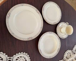 Set of dishes Mikasa L-9602 Grandville - place setting of 5 with service for 12 plus extra servers & platters