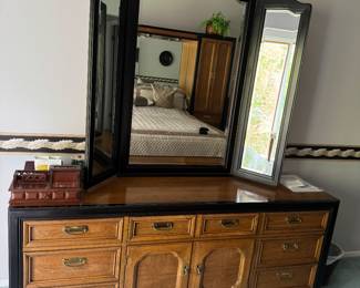Thomasville matching dresser & mirror