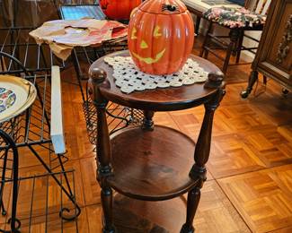 Ethan Allen 3 tier stand