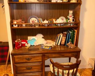 Display cabinet with drawers