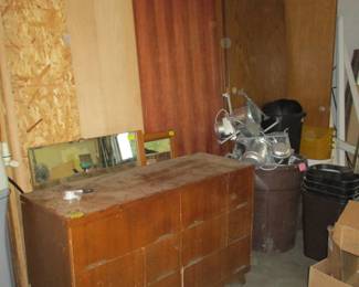 DRESSER  WITH MIRROR 