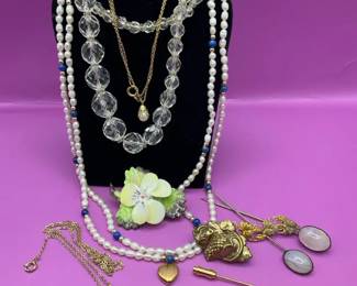 Vintage Style Jewelry Pieces 