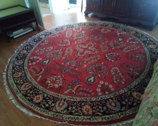 LG round rug