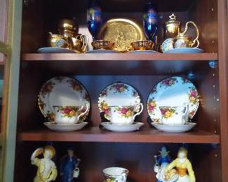 Royal albert country rose China service for 4