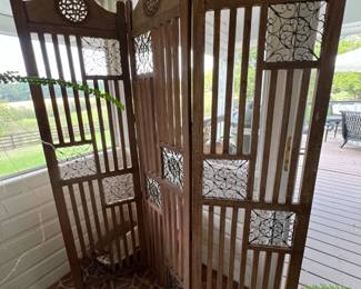tri fold screen
