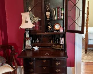 Mahogany Chippendale secretary desk w/bookcase.