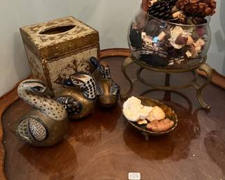 Assorted decorator items.