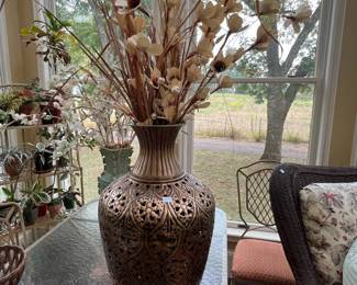Decorator vase w/floral