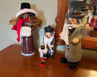 Set of nut crackers.