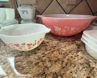Pyrex Pink Gooseberry Bowl