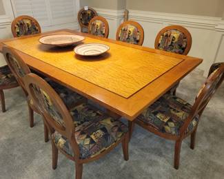 Berkeley Mills dining table w/Maple inset - has 2 more leaves