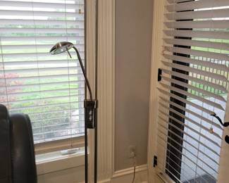 Contemporary floor lamp