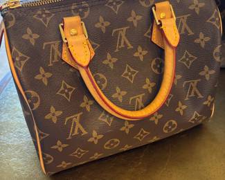 Louis Vuitton Speedy Top handle hand bag - Canvas Monogram -Authentic
Excellent Condition