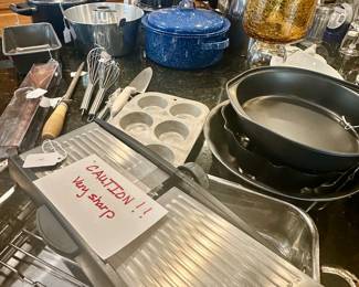 Loads of Kitchenware...