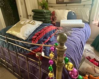 Great metal bed in a brass-like finish
