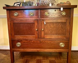Height is that of a hunt board but style is not. Early 20th C. Oak - refinished. Unusual!