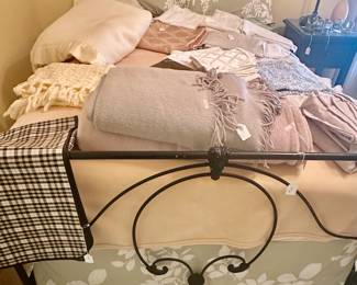 Iron double in beautiful condition - lots of linens