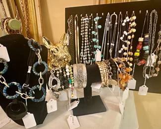 Costume jewelry - quantities!