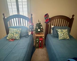 Pair of twin beds in great condition