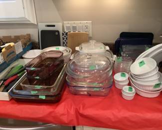 Pyrex casseroles and baking dishes