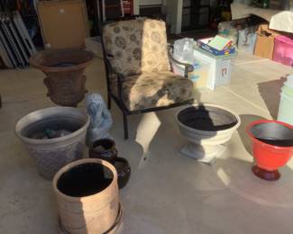 Variety of pots, larger Isabelle Bloom statue