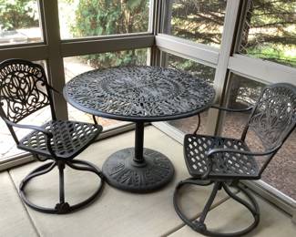 Metal table with matching two chairs. Swivel.