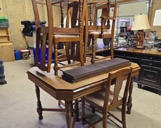 Dining Table with Chairs, leaves and protective cover (Garage)