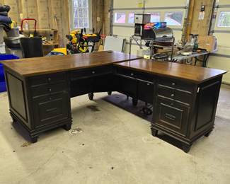 L-shaped Desk (Garage)