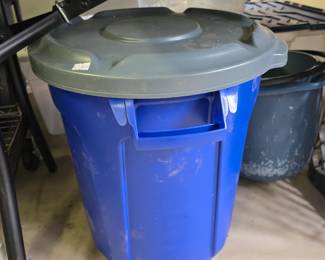 Small Trash Bin (Garage)