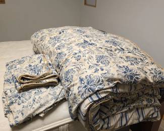 Comforter Set (Basement)