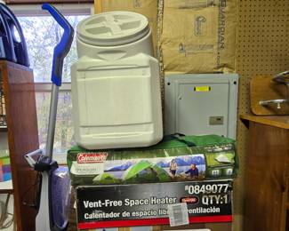 Pet food bin, tent (Garage)