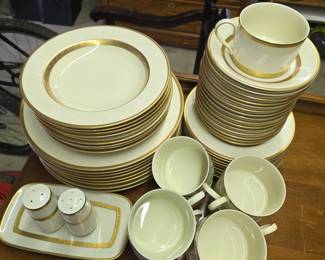 Mikasa Antique Lace Dining Set (Garage)