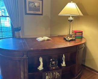 Kidney shaped desk 