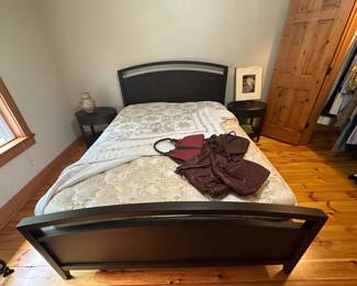 Queen bed 