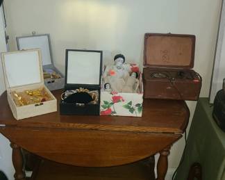 Antique chin dolls