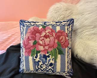 Blue Willow hand needlepoint pillows pair new never used